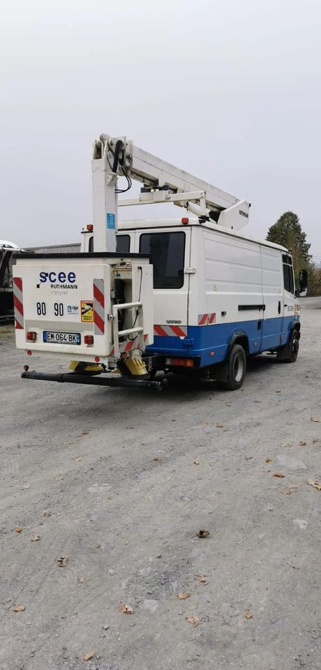 Mercedes-Benz VARIO 815D 17 M - Camión con plataforma elevadora: foto 4 Mercedes-Benz VARIO 815D 17 M - Camión con plataforma elevadora: foto 4