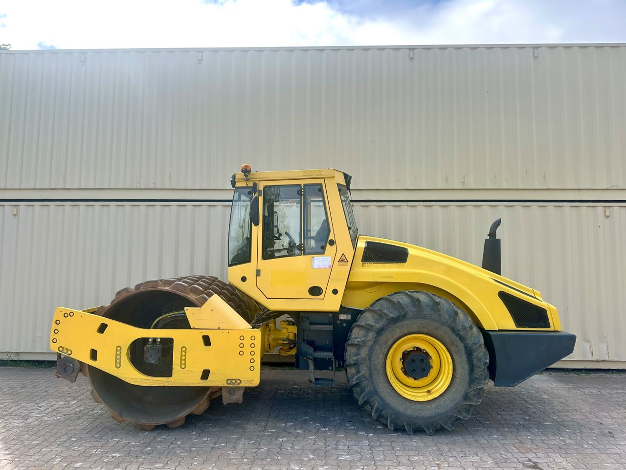 BOMAG BW213PDH-4 / 2012 BJ / Deutsche Maschine - Compactador: foto 2 BOMAG BW213PDH-4 / 2012 BJ / Deutsche Maschine - Compactador: foto 2