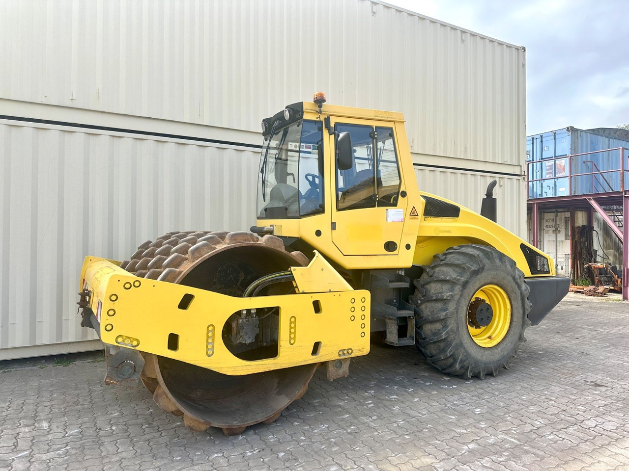 BOMAG BW213PDH-4 / 2012 BJ / Deutsche Maschine - Compactador: foto 1 BOMAG BW213PDH-4 / 2012 BJ / Deutsche Maschine - Compactador: foto 1