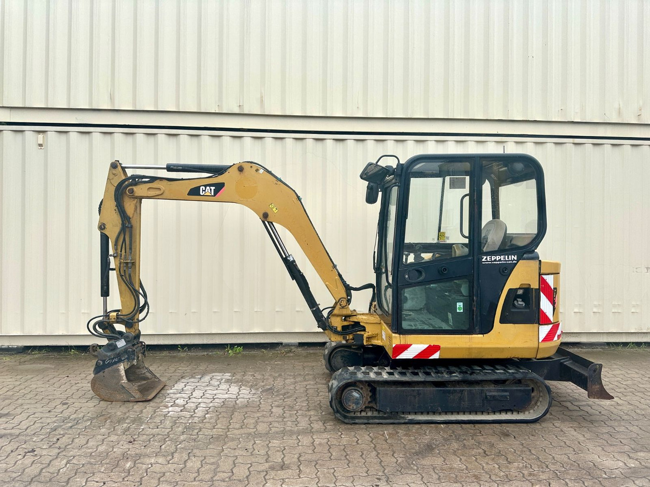 CAT 302.5C / OilQuick OQ40 / Deutsche Maschine - Miniexcavadora: foto 1 CAT 302.5C / OilQuick OQ40 / Deutsche Maschine - Miniexcavadora: foto 1