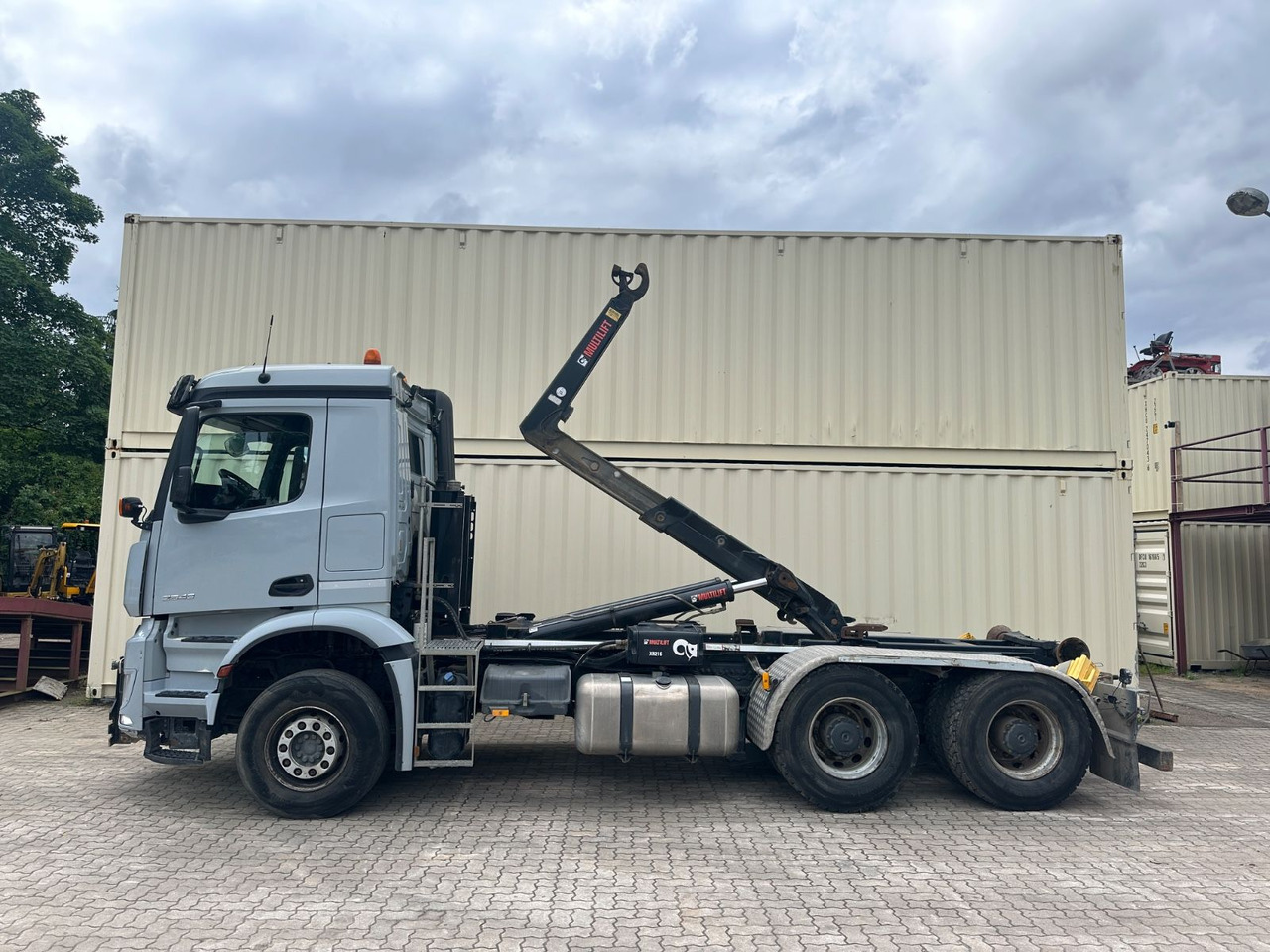 Mercedes-Benz Arocs 2643/Hiab M. /1. Hd /R.St. 3.90m/265.773KM - Camión multibasculante: foto 2 Mercedes-Benz Arocs 2643/Hiab M. /1. Hd /R.St. 3.90m/265.773KM - Camión multibasculante: foto 2