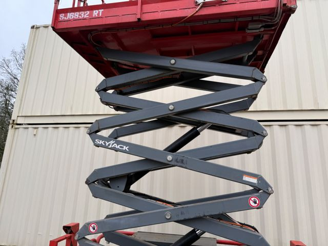 Plataforma de tijeras Skyjack SJ6832RT 4x4 Diesel, 11.8 Meter, 1.592 H: foto 24 Plataforma de tijeras Skyjack SJ6832RT 4x4 Diesel, 11.8 Meter, 1.592 H: foto 24