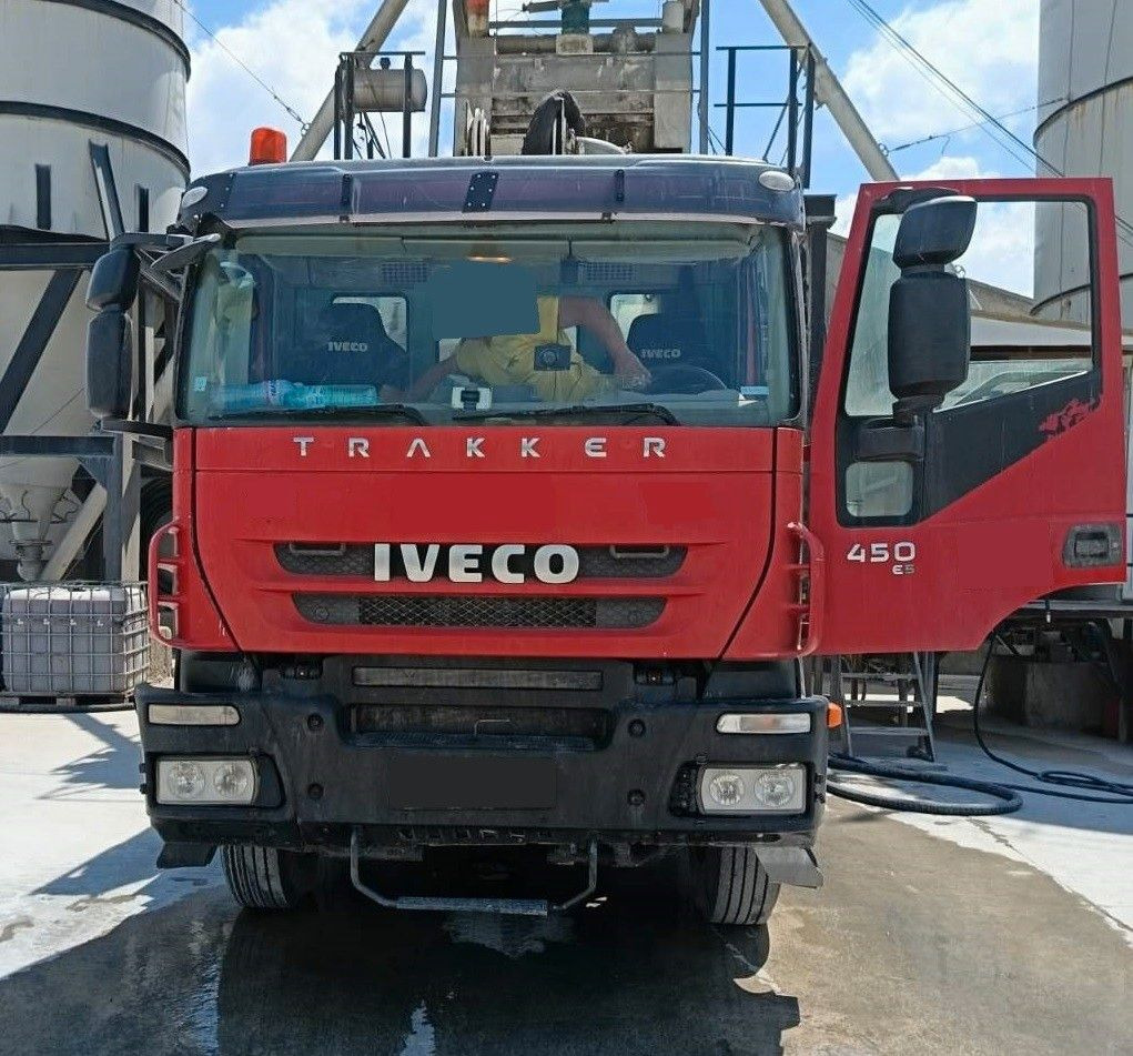 Iveco TRAKKER 450 COIME 35 - Bomba de hormigón: foto 2 Iveco TRAKKER 450 COIME 35 - Bomba de hormigón: foto 2