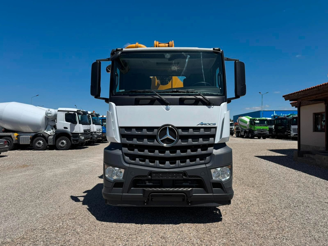 Mercedes-Benz AROCS 4442 SCHWING S43SX - Bomba de hormigón: foto 2 Mercedes-Benz AROCS 4442 SCHWING S43SX - Bomba de hormigón: foto 2