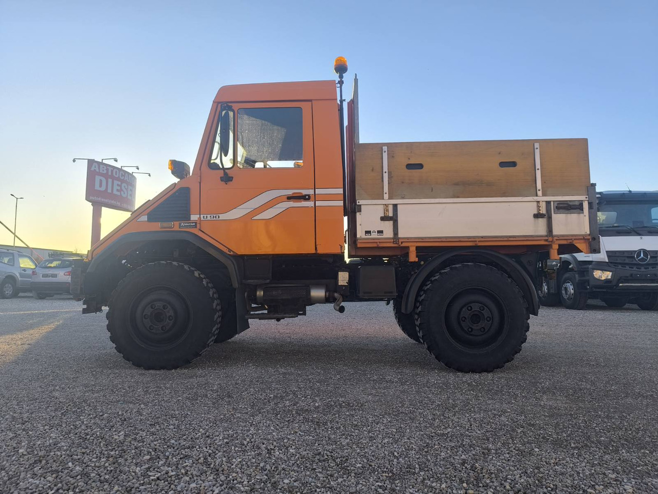 UNIMOG U90 - Camión volquete: foto 4 UNIMOG U90 - Camión volquete: foto 4
