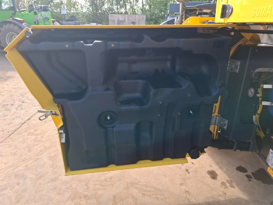 Apisonadora de asfalto BOMAG DE BW 174 AP-5 AM Hybrid Stage V/Tier 4f: foto 8 Apisonadora de asfalto BOMAG DE BW 174 AP-5 AM Hybrid Stage V/Tier 4f: foto 8
