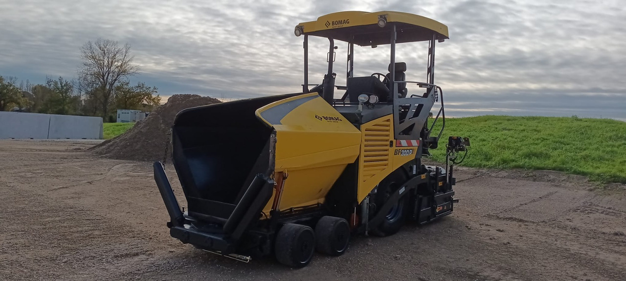 BOMAG IT BF 300 P S340-2 TV Stage IIIa/Tier 3 - Pavimentadora de asfalto: foto 1 BOMAG IT BF 300 P S340-2 TV Stage IIIa/Tier 3 - Pavimentadora de asfalto: foto 1