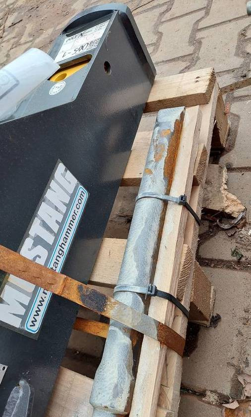 Młot wyburzoniewy Mustang HM100 do minikoparki - Martillo hidráulico para Maquinaria de construcción: foto 5 Młot wyburzoniewy Mustang HM100 do minikoparki - Martillo hidráulico para Maquinaria de construcción: foto 5