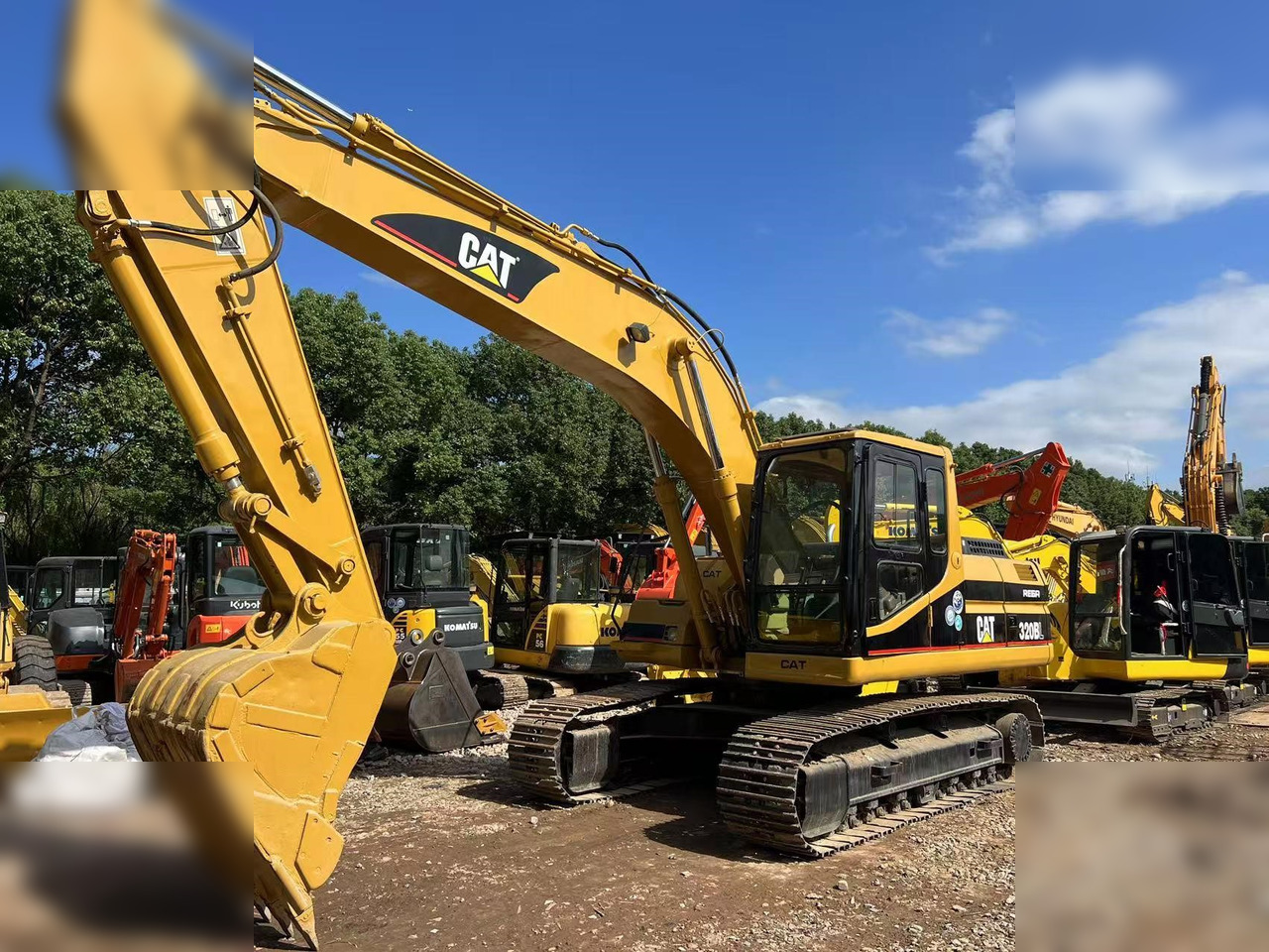 CATERPILLAR 320BL - Excavadora de cadenas: foto 1 CATERPILLAR 320BL - Excavadora de cadenas: foto 1