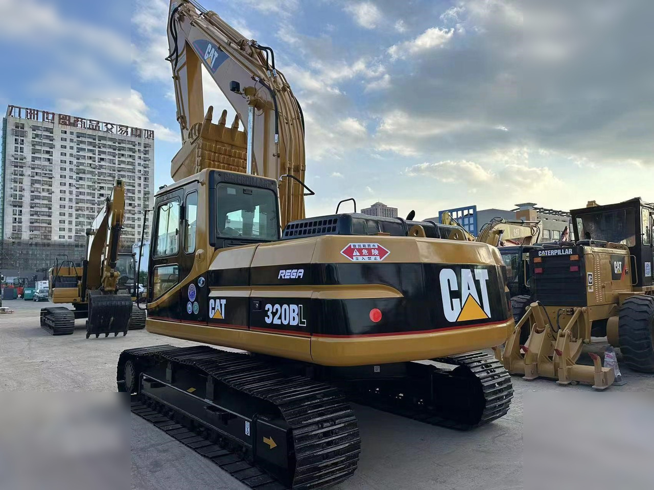 CATERPILLAR 320BL - Excavadora de cadenas: foto 3 CATERPILLAR 320BL - Excavadora de cadenas: foto 3