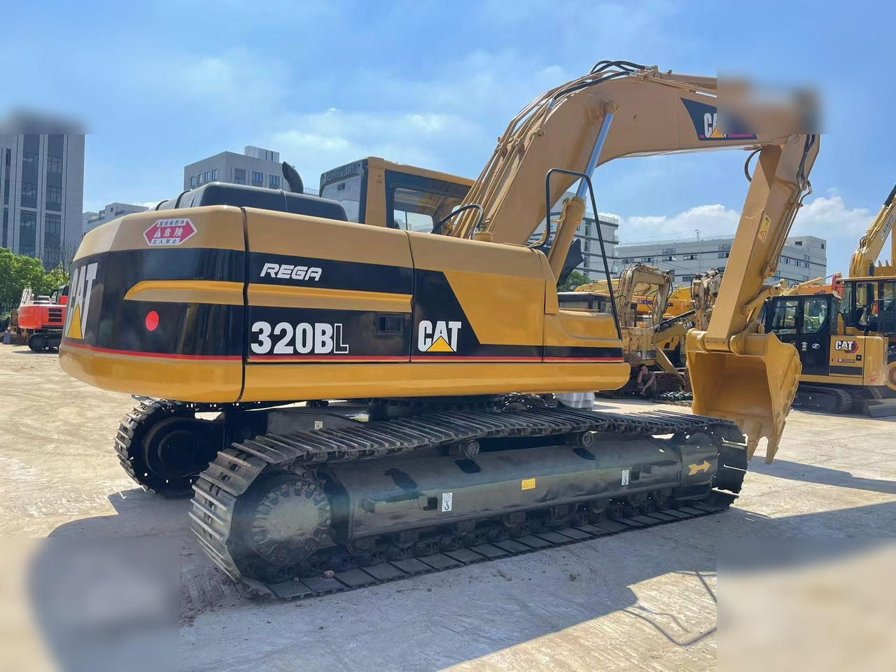 CATERPILLAR 320BL - Excavadora de cadenas: foto 2 CATERPILLAR 320BL - Excavadora de cadenas: foto 2