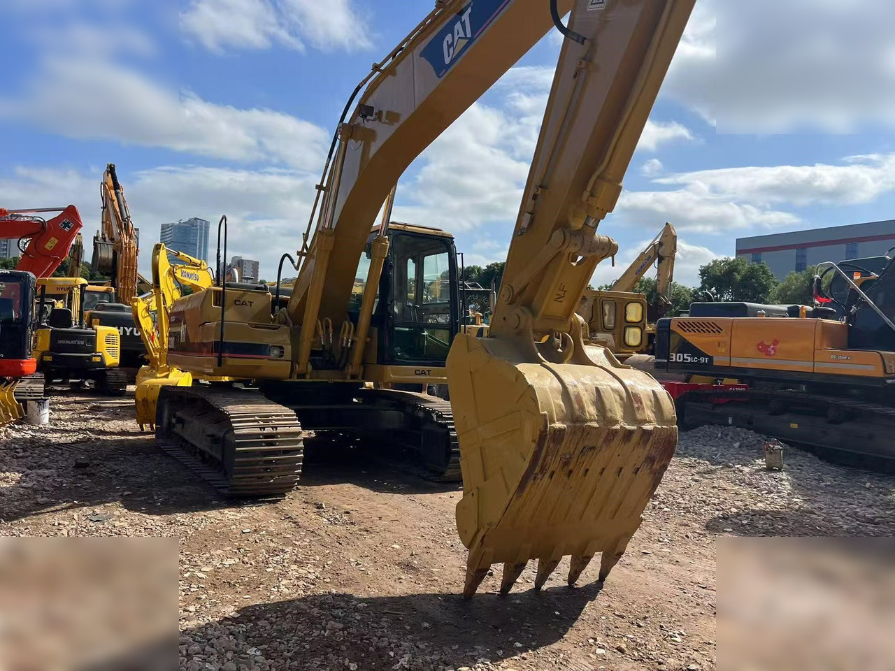 CATERPILLAR 320BL - Excavadora de cadenas: foto 2 CATERPILLAR 320BL - Excavadora de cadenas: foto 2