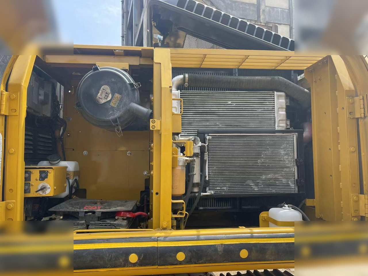 Excavadora de cadenas CATERPILLAR 320DL: foto 12 Excavadora de cadenas CATERPILLAR 320DL: foto 12