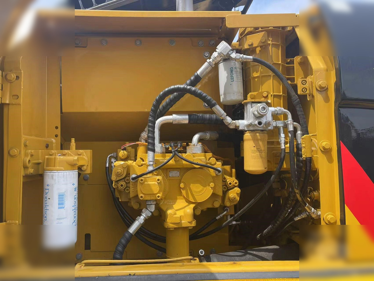 Excavadora de cadenas CATERPILLAR 320DL: foto 11 Excavadora de cadenas CATERPILLAR 320DL: foto 11