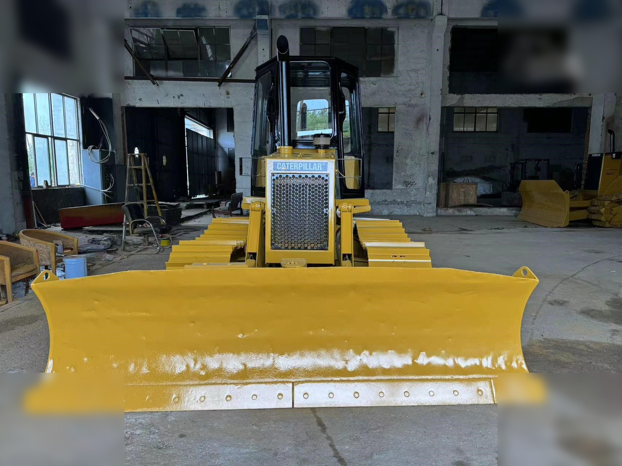 CATERPILLAR D4C - Bulldozer: foto 2 CATERPILLAR D4C - Bulldozer: foto 2