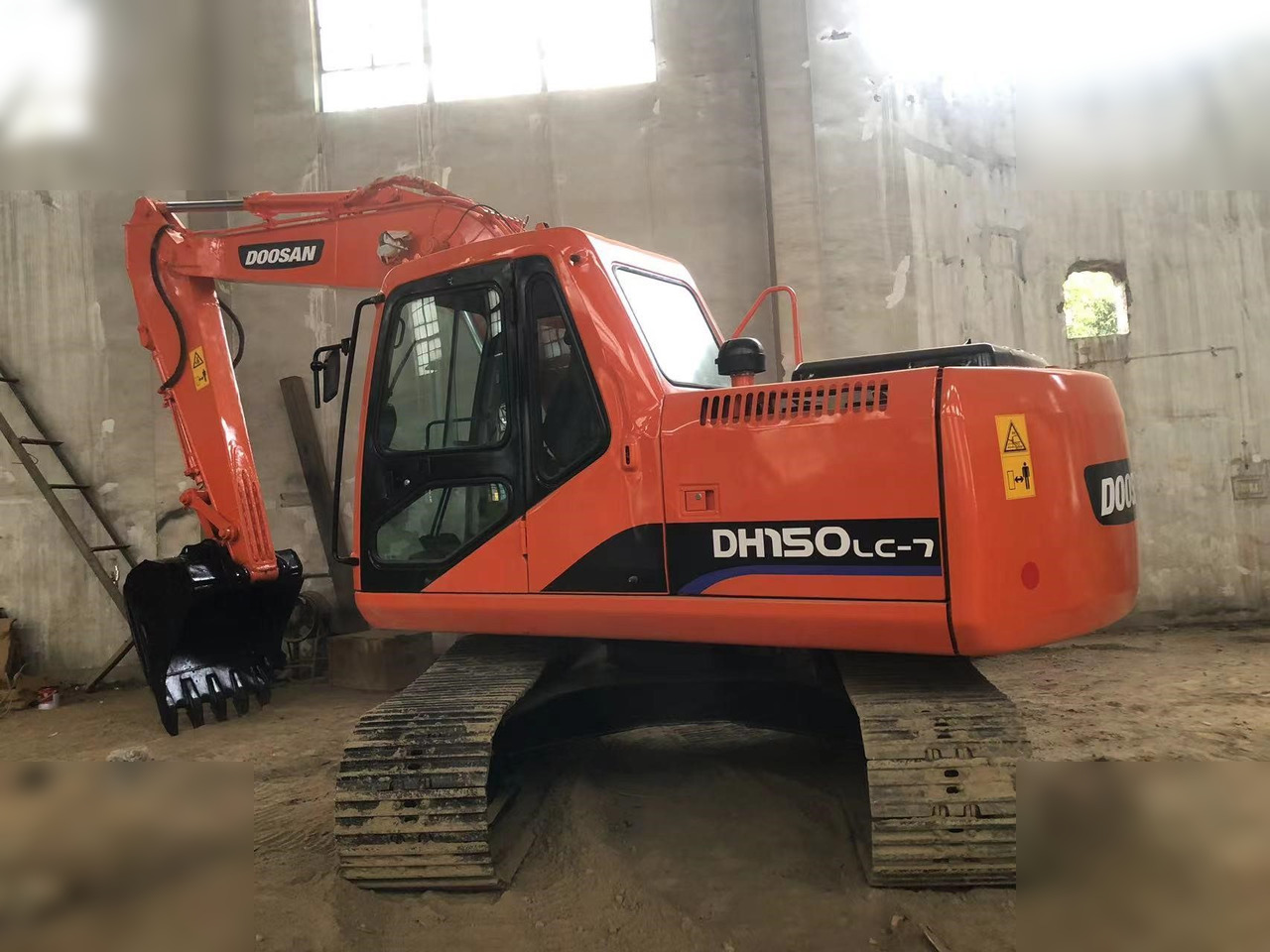 DOOSAN DH150 LC-7 - Excavadora de cadenas: foto 1 DOOSAN DH150 LC-7 - Excavadora de cadenas: foto 1