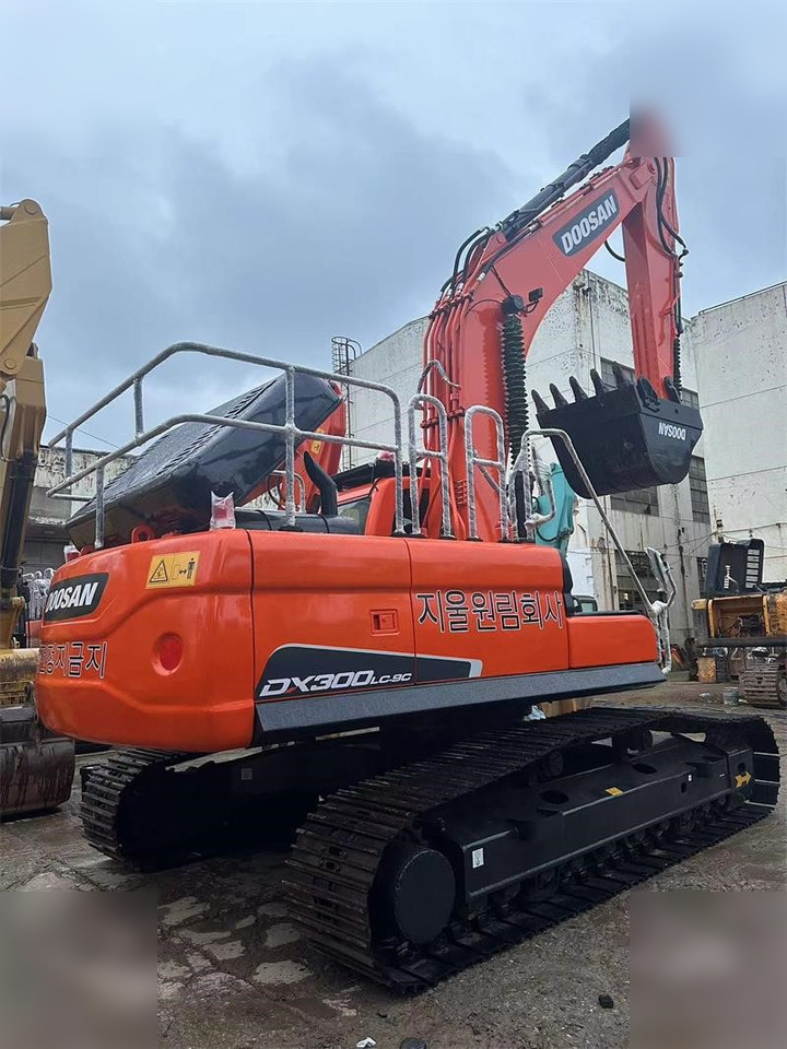 DOOSAN DX300 LC-9C - Excavadora de cadenas: foto 1 DOOSAN DX300 LC-9C - Excavadora de cadenas: foto 1