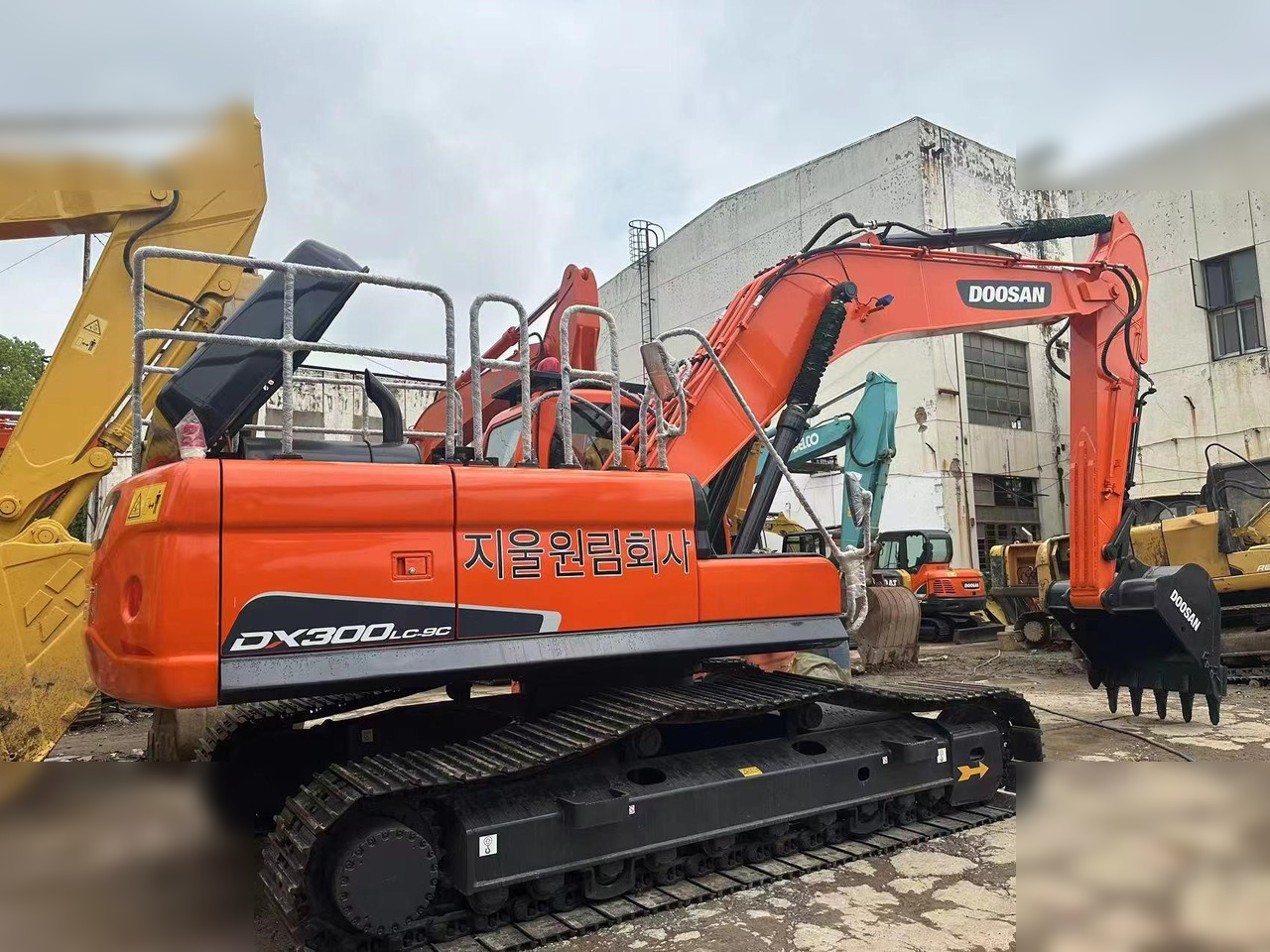 DOOSAN DX300 LC - Excavadora de cadenas: foto 1 DOOSAN DX300 LC - Excavadora de cadenas: foto 1