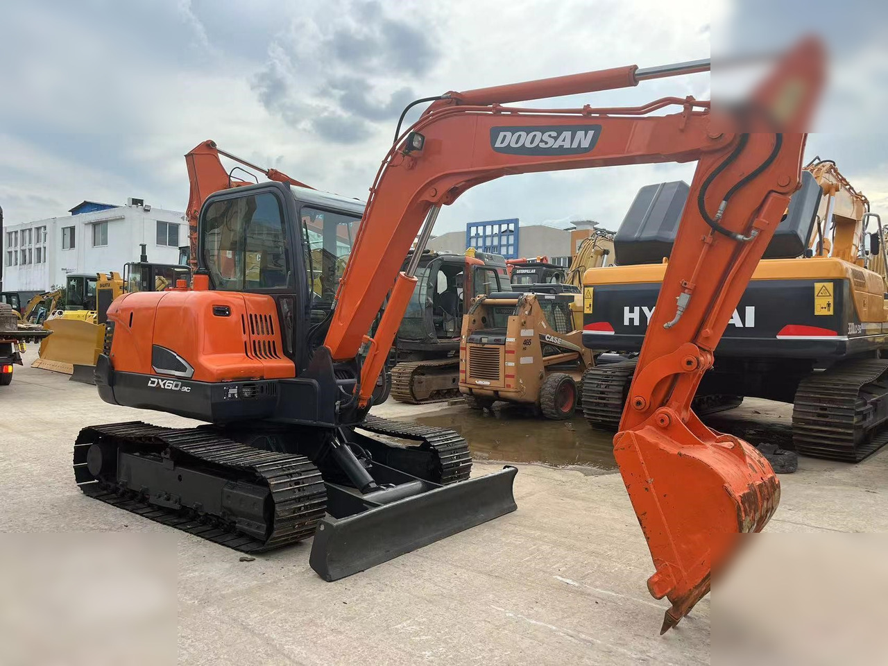DOOSAN DX60-9C - Excavadora de cadenas: foto 1 DOOSAN DX60-9C - Excavadora de cadenas: foto 1
