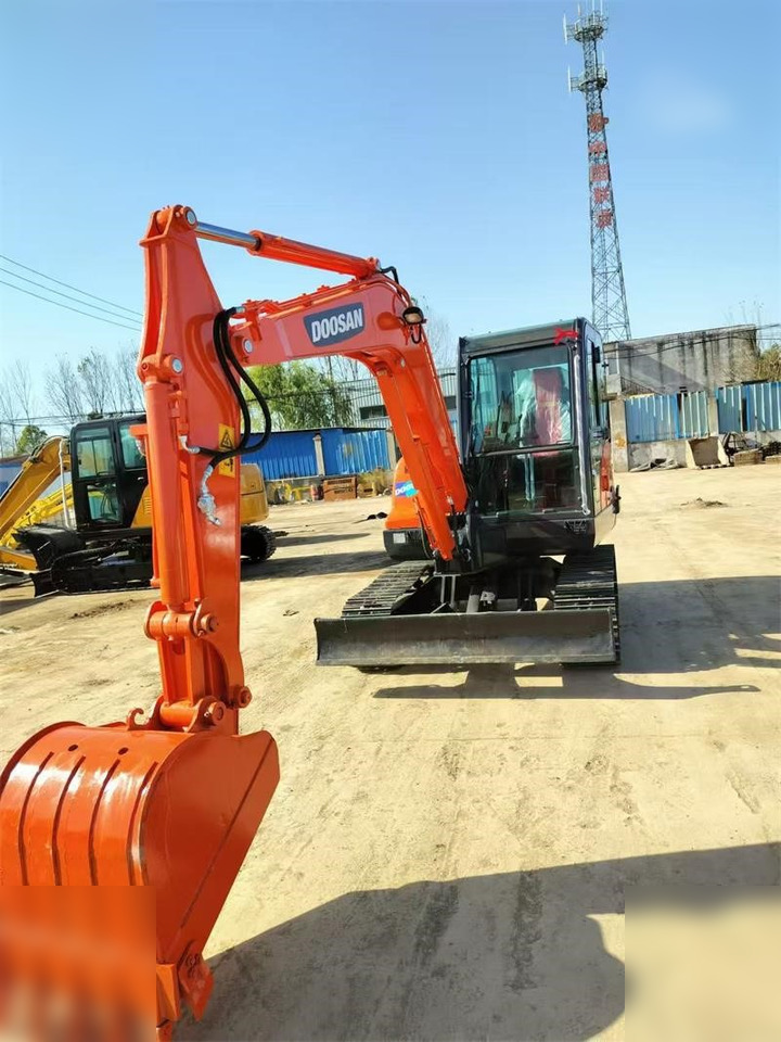 DOOSAN DX60-9C - Excavadora de cadenas: foto 4 DOOSAN DX60-9C - Excavadora de cadenas: foto 4