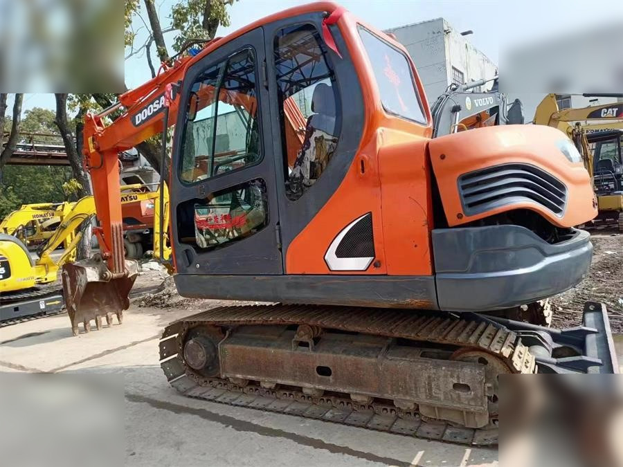 DOOSAN DX75-9C - Excavadora de cadenas: foto 3 DOOSAN DX75-9C - Excavadora de cadenas: foto 3