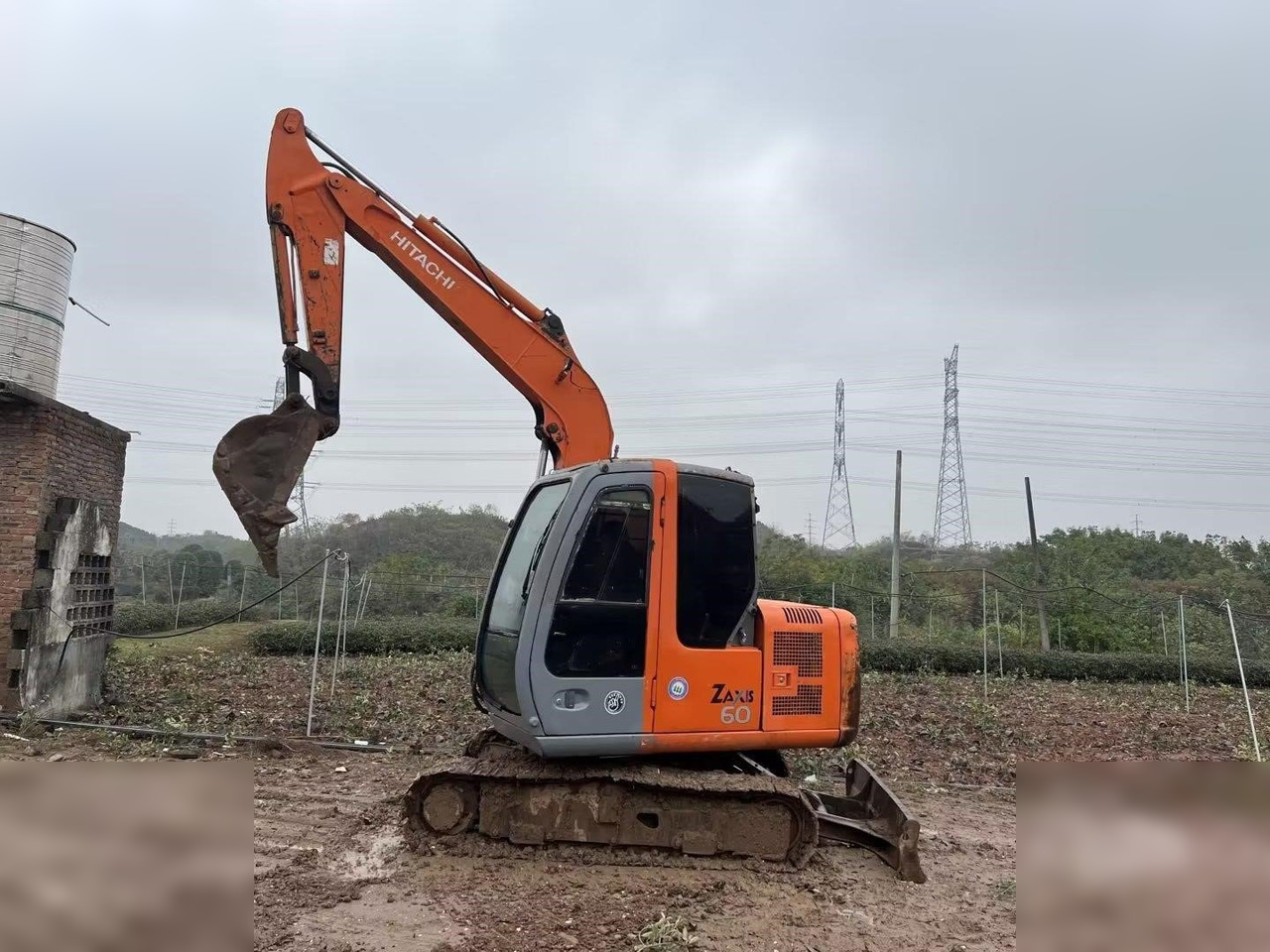 HITACHI ZX60 - Excavadora de cadenas: foto 1 HITACHI ZX60 - Excavadora de cadenas: foto 1