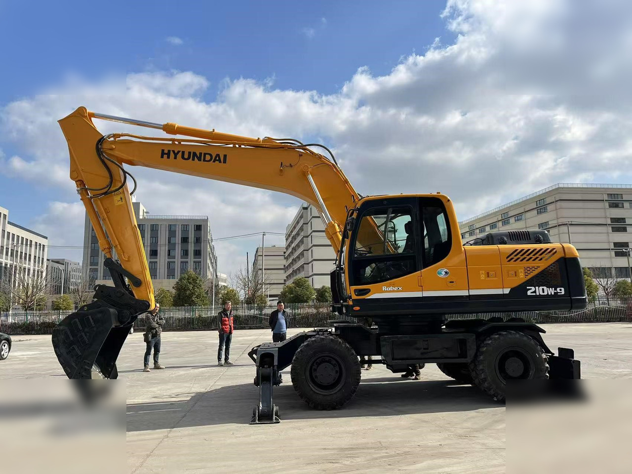 HYUNDAI ROBEX 210W-9 - Excavadora de ruedas: foto 2 HYUNDAI ROBEX 210W-9 - Excavadora de ruedas: foto 2