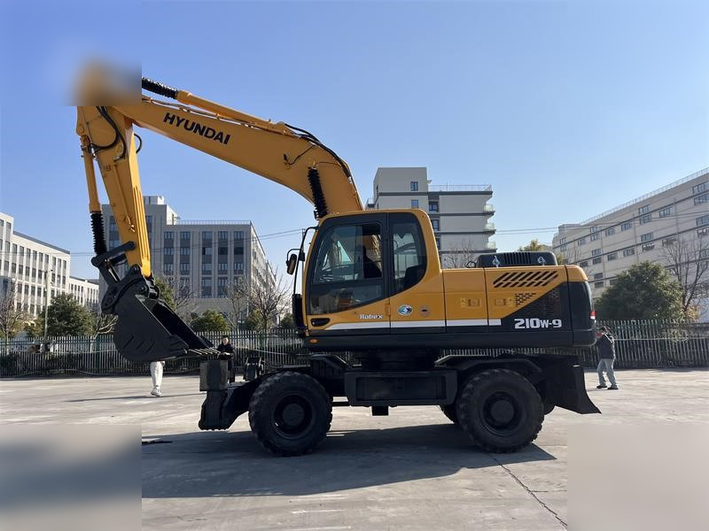 HYUNDAI ROBEX 210W-9 - Excavadora de ruedas: foto 1 HYUNDAI ROBEX 210W-9 - Excavadora de ruedas: foto 1