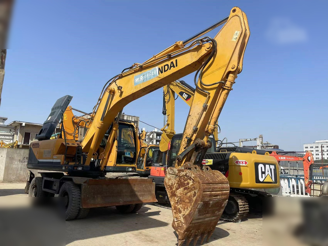 HYUNDAI ROBEX 210W-9 - Excavadora de ruedas: foto 1 HYUNDAI ROBEX 210W-9 - Excavadora de ruedas: foto 1