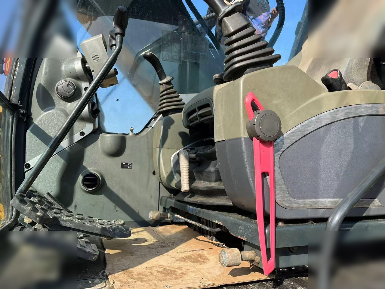 HYUNDAI ROBEX 220 LC-9S - Excavadora de cadenas: foto 5 HYUNDAI ROBEX 220 LC-9S - Excavadora de cadenas: foto 5