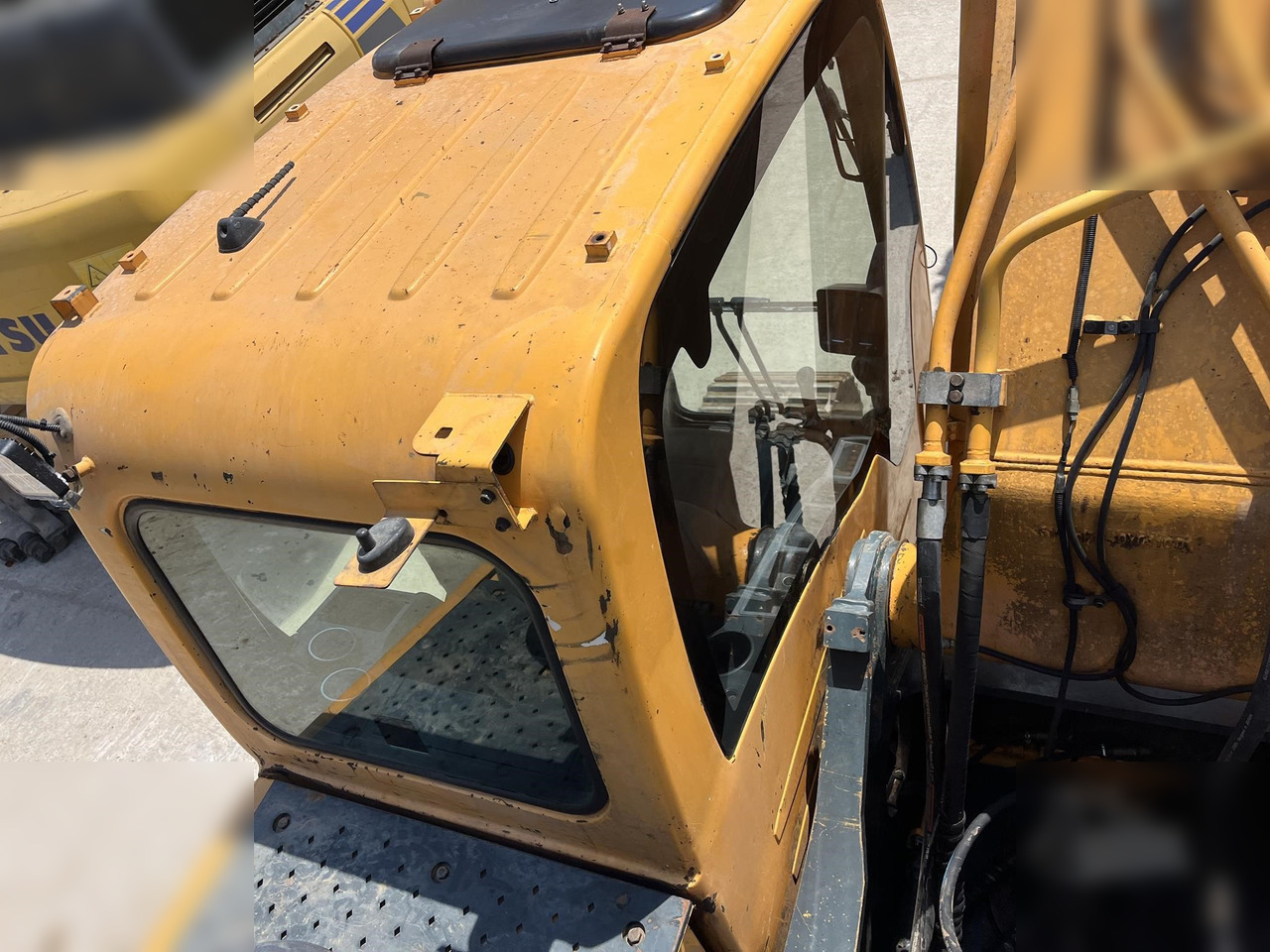 Excavadora de cadenas HYUNDAI ROBEX 330 LC-9S: foto 6 Excavadora de cadenas HYUNDAI ROBEX 330 LC-9S: foto 6