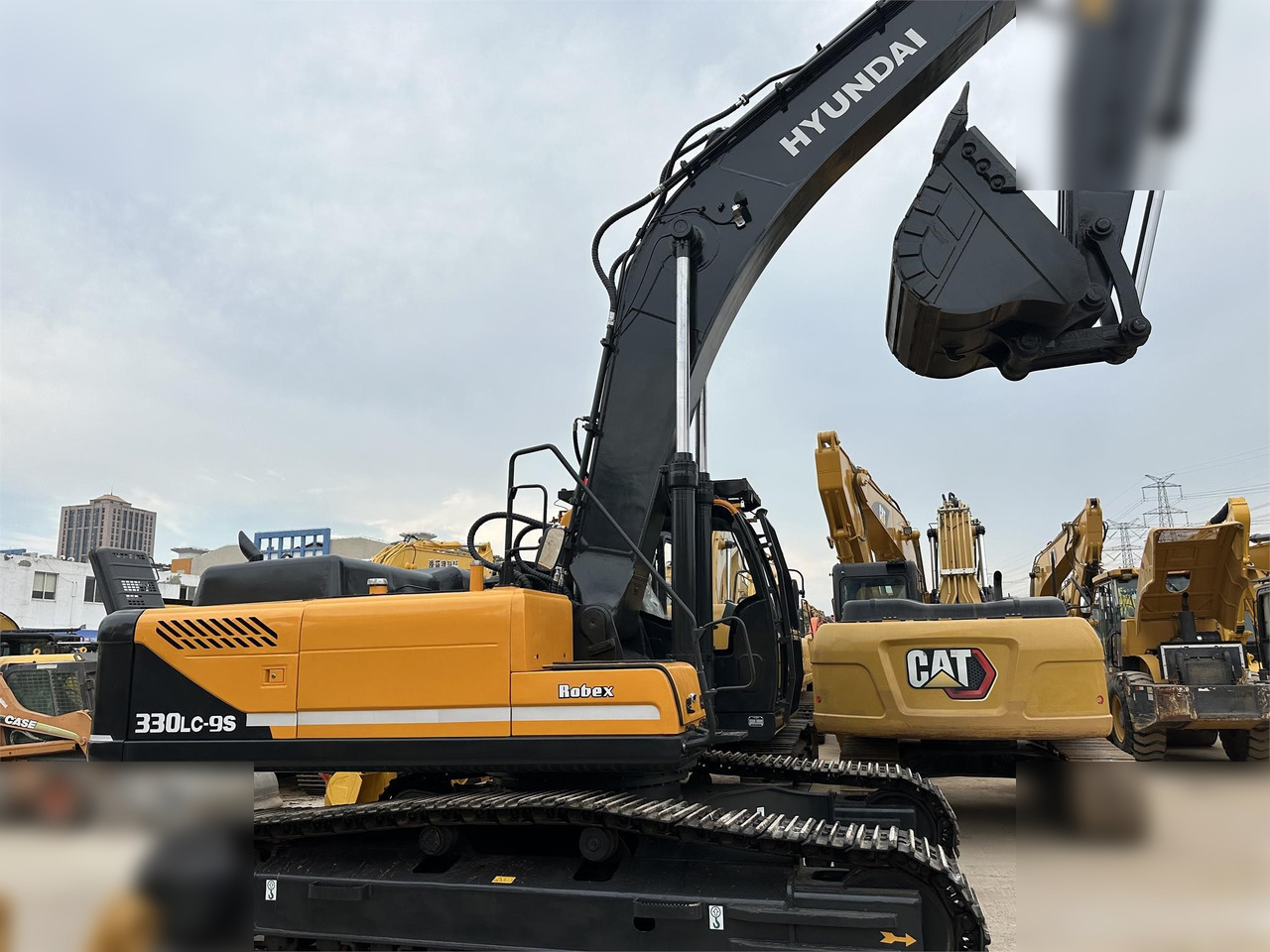 HYUNDAI ROBEX 330 LC-9S - Excavadora de cadenas: foto 2 HYUNDAI ROBEX 330 LC-9S - Excavadora de cadenas: foto 2