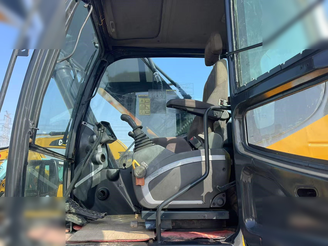 HYUNDAI ROBEX 330 LC-9S - Excavadora de cadenas: foto 4 HYUNDAI ROBEX 330 LC-9S - Excavadora de cadenas: foto 4