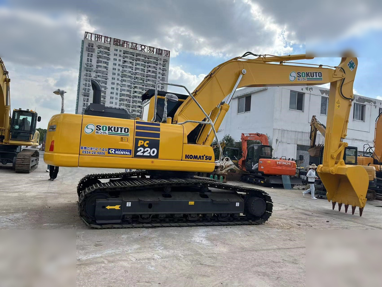 KOMATSU PC220-8 - Excavadora de cadenas: foto 1 KOMATSU PC220-8 - Excavadora de cadenas: foto 1