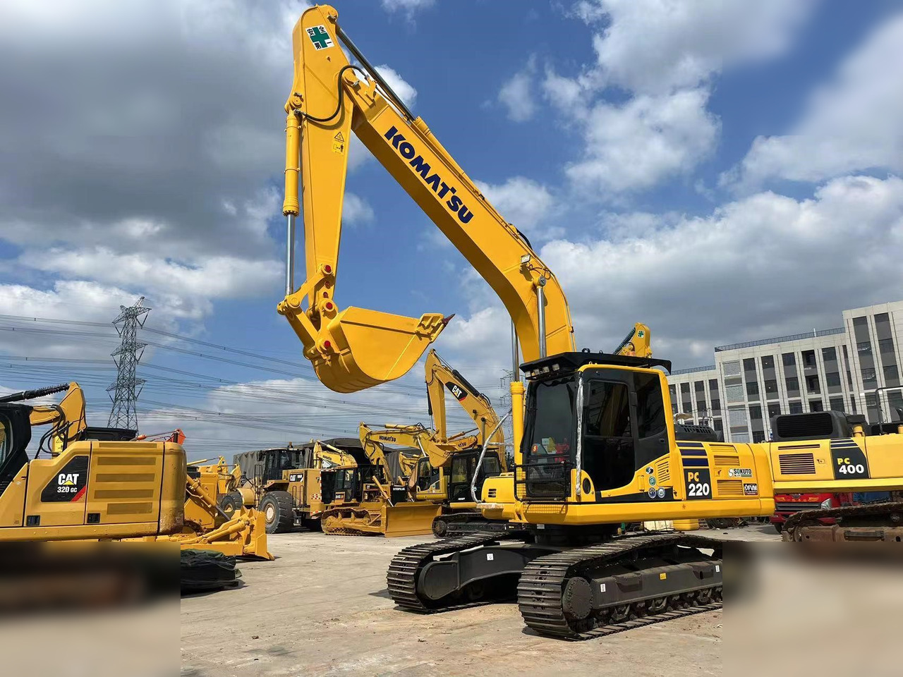 KOMATSU PC220-8 - Excavadora de cadenas: foto 3 KOMATSU PC220-8 - Excavadora de cadenas: foto 3