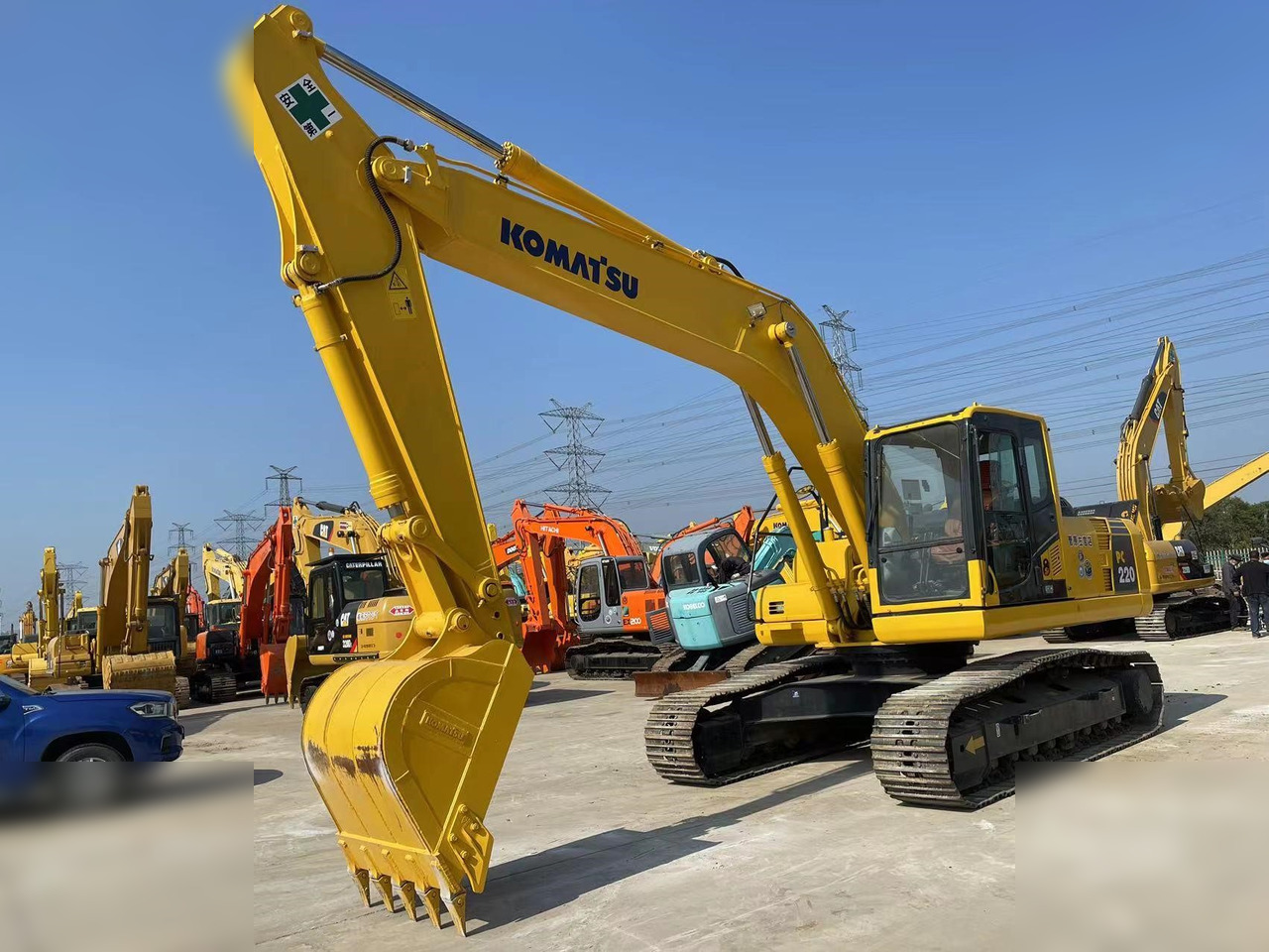 KOMATSU PC220-8 - Excavadora de cadenas: foto 1 KOMATSU PC220-8 - Excavadora de cadenas: foto 1