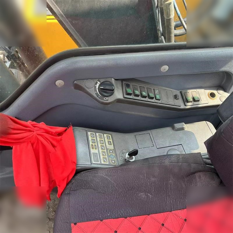 Excavadora de cadenas VOLVO EC140DL: foto 6