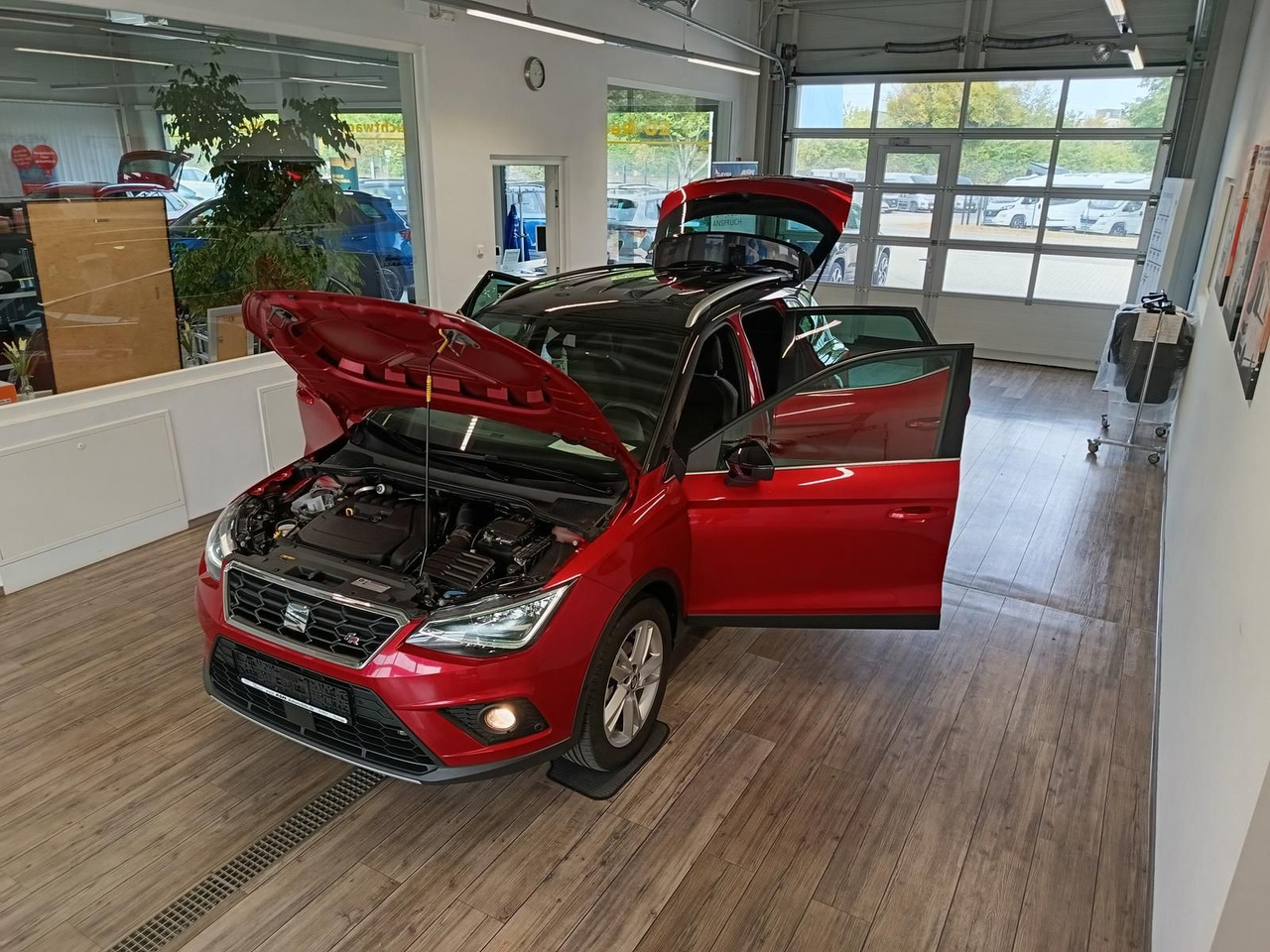 Seat Arona 1,5TSI FR*AHK*NAVI*ACC*LED*BEATS*R-KAM*DAB - SUV/ Todoterreno: foto 2 Seat Arona 1,5TSI FR*AHK*NAVI*ACC*LED*BEATS*R-KAM*DAB - SUV/ Todoterreno: foto 2