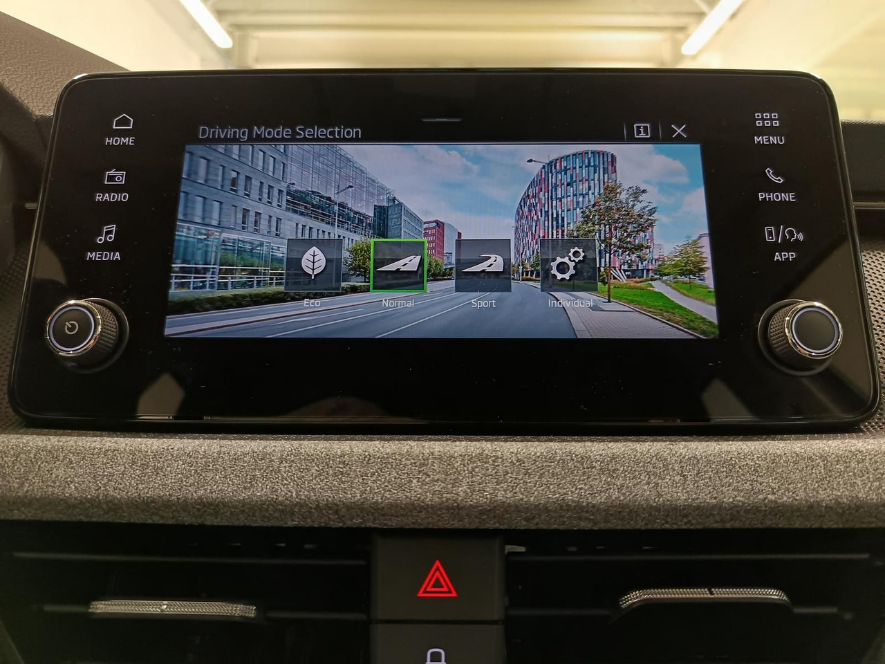 SUV/ Todoterreno Skoda Kamiq 130 Jahre 1,5TSI DSG*AHK*ACC*LED*R-KAM*PDC: foto 15