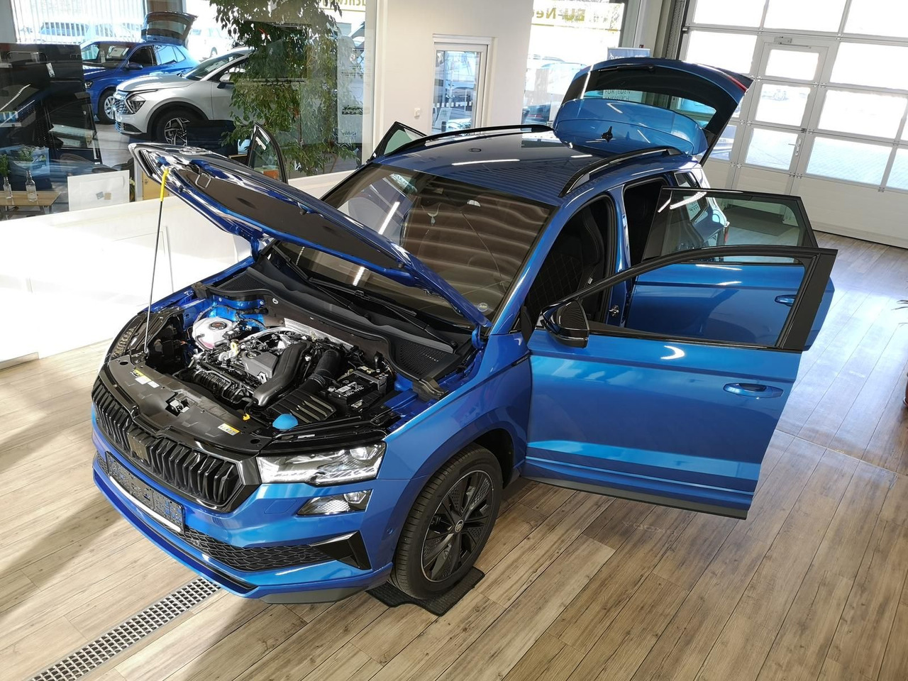 Skoda Karoq Sportline 1,5 TSI DSG*AHK*360°5J.GARANTIE* - SUV/ Todoterreno: foto 2 Skoda Karoq Sportline 1,5 TSI DSG*AHK*360°5J.GARANTIE* - SUV/ Todoterreno: foto 2