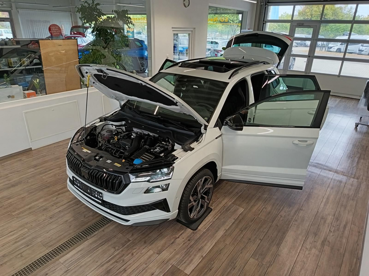 Skoda Karoq Sportline 1,5 TSI DSG*AHK*PSD*STD.HZG*NAVI - SUV/ Todoterreno: foto 2 Skoda Karoq Sportline 1,5 TSI DSG*AHK*PSD*STD.HZG*NAVI - SUV/ Todoterreno: foto 2