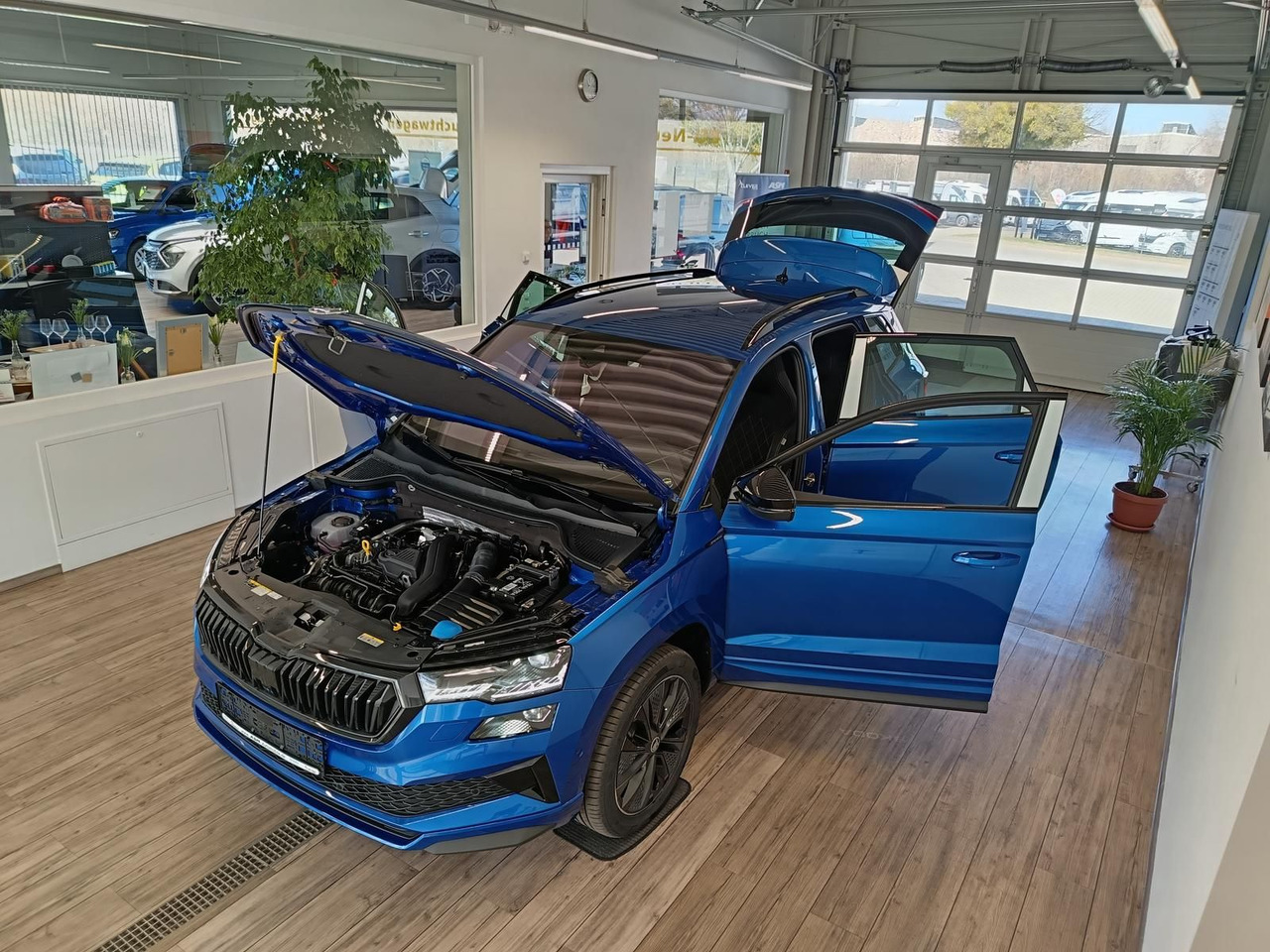 Skoda Karoq Sportline 1,5TSI DSG*AHK*360°*5J.GARANTIE* - SUV/ Todoterreno: foto 2 Skoda Karoq Sportline 1,5TSI DSG*AHK*360°*5J.GARANTIE* - SUV/ Todoterreno: foto 2