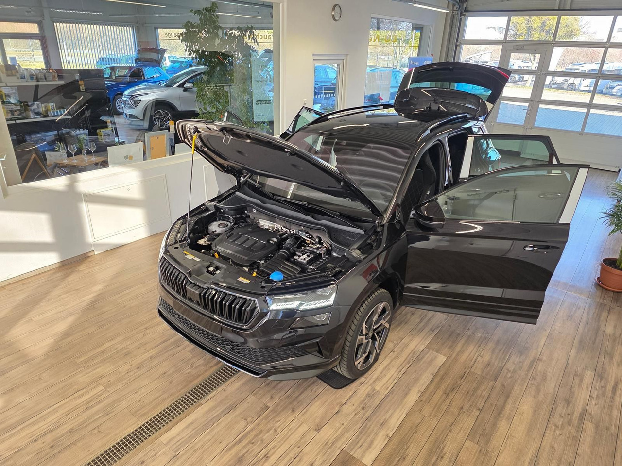 Skoda Karoq Sportline 2,0TDI DSG 4x4*PSD*AHK*360°*NAVI - SUV/ Todoterreno: foto 2 Skoda Karoq Sportline 2,0TDI DSG 4x4*PSD*AHK*360°*NAVI - SUV/ Todoterreno: foto 2