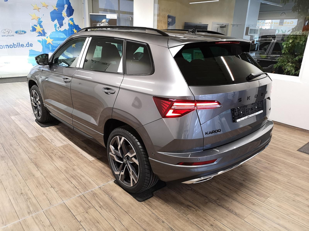 Skoda Karoq Sportline 2,0TDI DSG 4x4*PSD*AHK*360°*NAVI - SUV/ Todoterreno: foto 4 Skoda Karoq Sportline 2,0TDI DSG 4x4*PSD*AHK*360°*NAVI - SUV/ Todoterreno: foto 4
