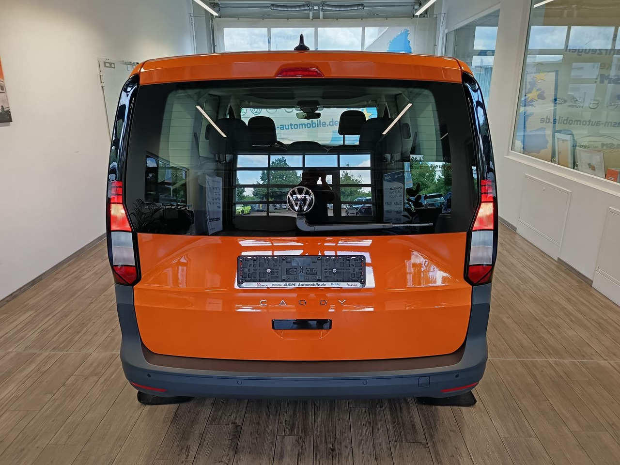 Volkswagen Caddy 2.0 TDI 75 kW*PDC*TEMP*DAB*KLIMA*5-SITZER* - Coche familiar: foto 5 Volkswagen Caddy 2.0 TDI 75 kW*PDC*TEMP*DAB*KLIMA*5-SITZER* - Coche familiar: foto 5
