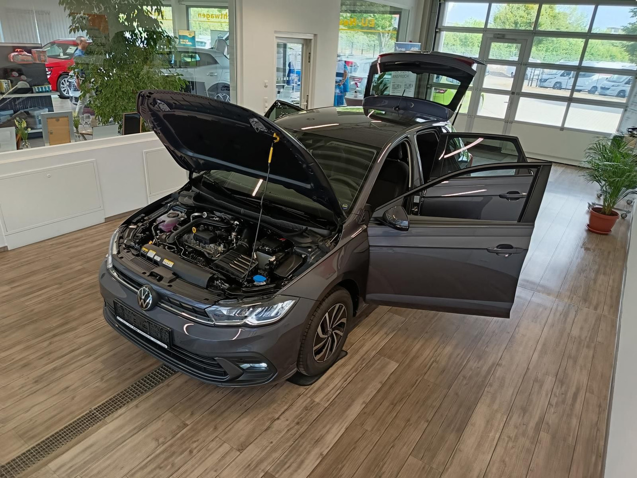 Volkswagen Polo Life 1.0 TSI 70kW DSG*LED*ACC*R-KAM*DAB*PDC - Coche: foto 2 Volkswagen Polo Life 1.0 TSI 70kW DSG*LED*ACC*R-KAM*DAB*PDC - Coche: foto 2
