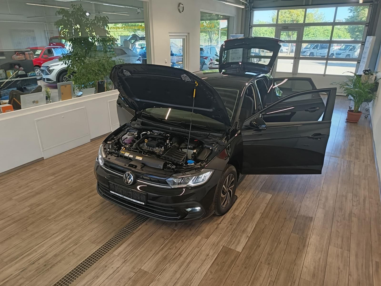 Volkswagen Polo Life 1.0 TSI 70kW DSG*LED*ACC*R-KAM*DAB*PDC - Coche: foto 2 Volkswagen Polo Life 1.0 TSI 70kW DSG*LED*ACC*R-KAM*DAB*PDC - Coche: foto 2