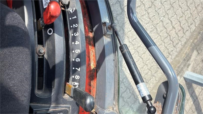 Kubota B2530 HST B2530 - Tractor municipal: foto 4 Kubota B2530 HST B2530 - Tractor municipal: foto 4