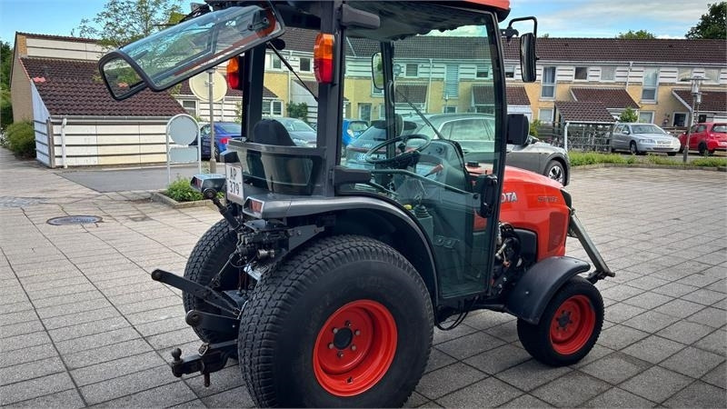Kubota STW37 Kompakttraktor - Tractor municipal: foto 1 Kubota STW37 Kompakttraktor - Tractor municipal: foto 1