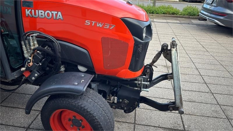 Kubota STW37 Kompakttraktor - Tractor municipal: foto 2 Kubota STW37 Kompakttraktor - Tractor municipal: foto 2